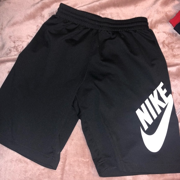 Boys Nike Outfits T-shirt and Dri-Fit shorts Small - Picture 5 of 8